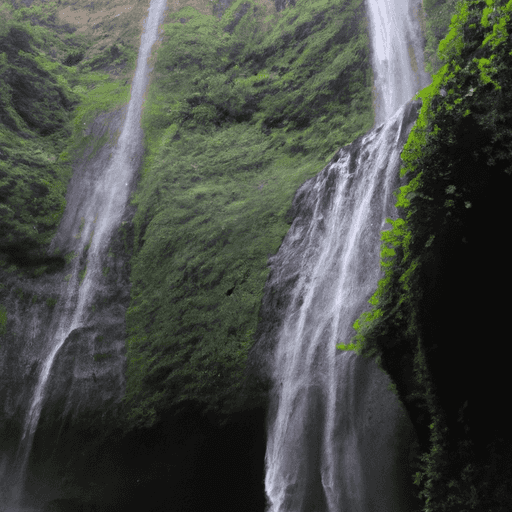 Wisata Alam Air Terjun Madakaripura: Pesona Keajaiban Alam yang Memukau